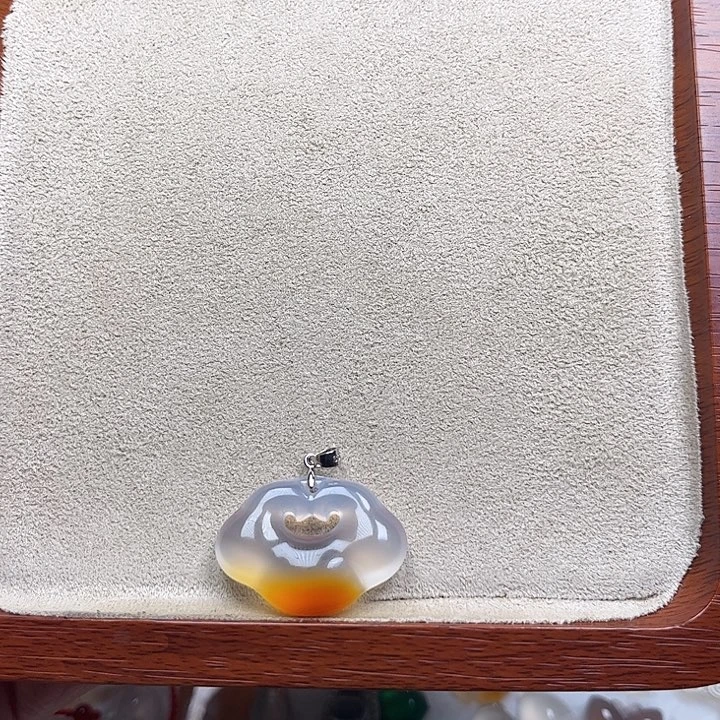 杜****玛瑙/玉髓未镶嵌颈饰