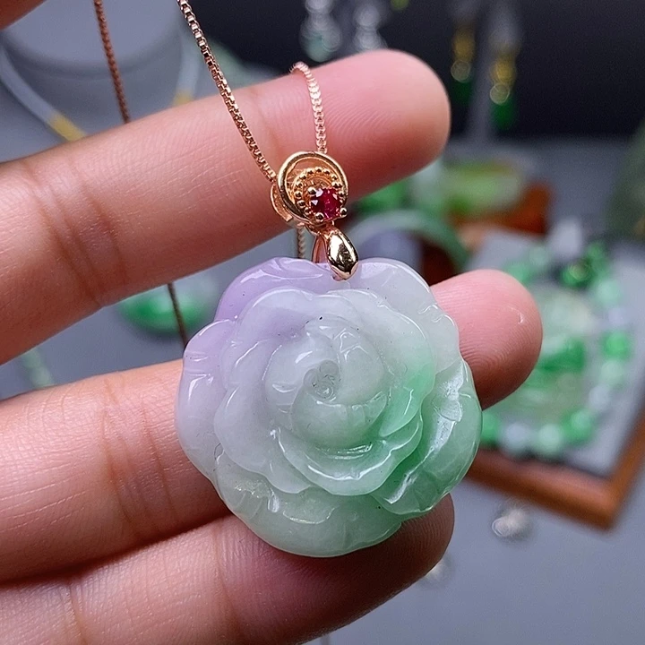 翡翠未镶嵌吊坠(赠链)