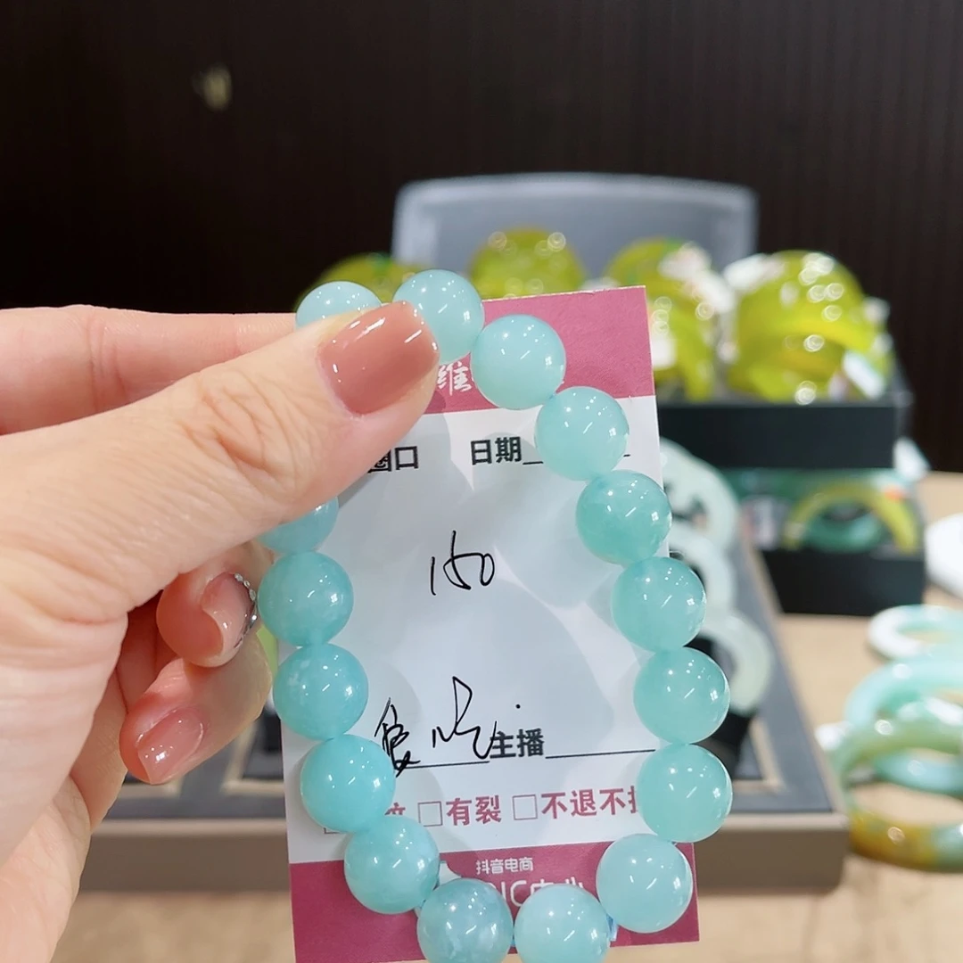 蛇纹石玉手镯未镶嵌爱***?