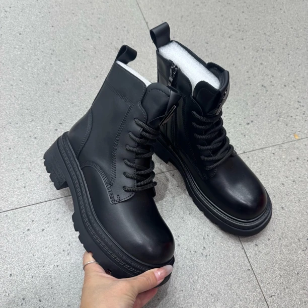 娜娜家5980新款时尚百搭休闲马丁靴