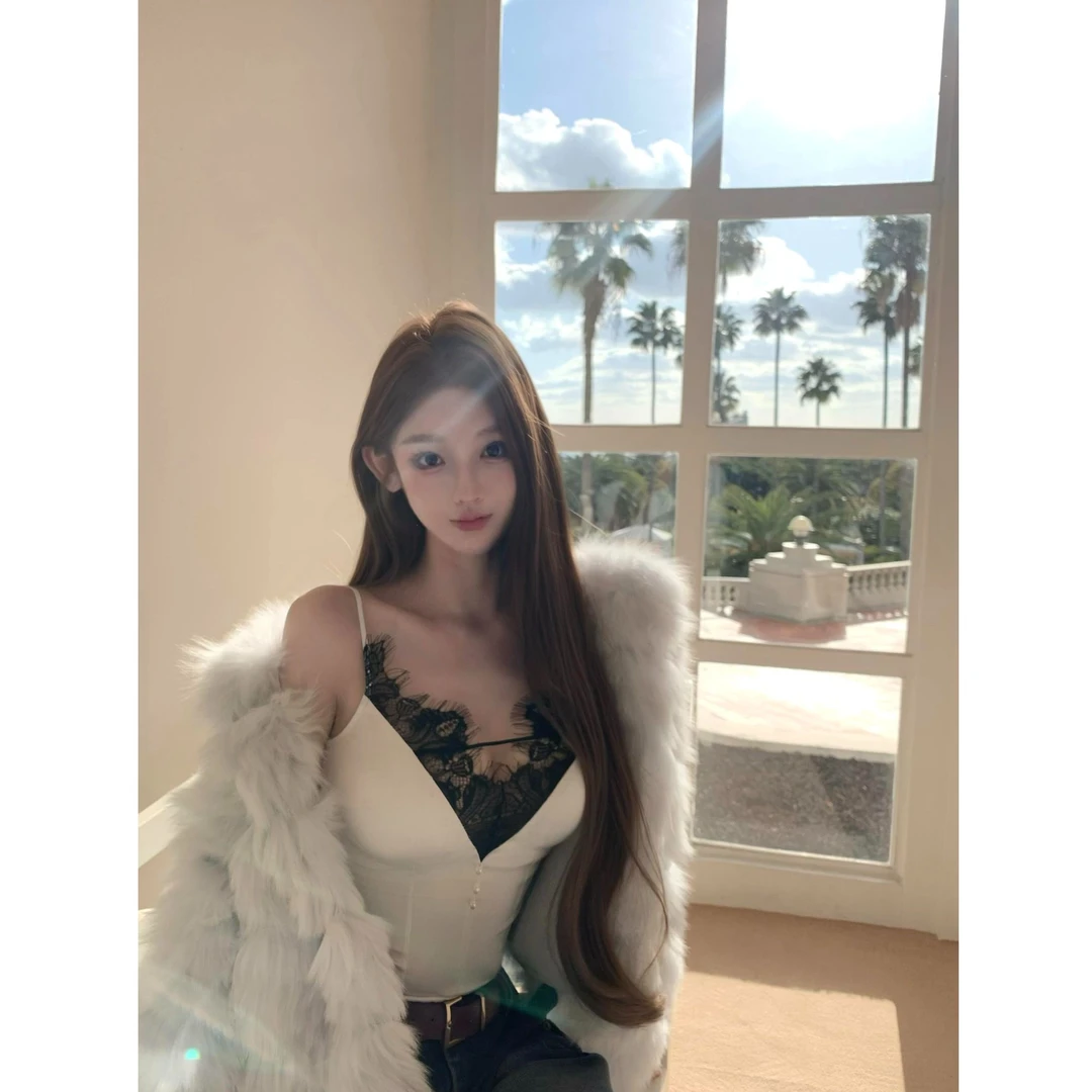 韩系气质女神2025秋冬新款ins性感蕾丝吊带上衣配显瘦牛仔裤套装