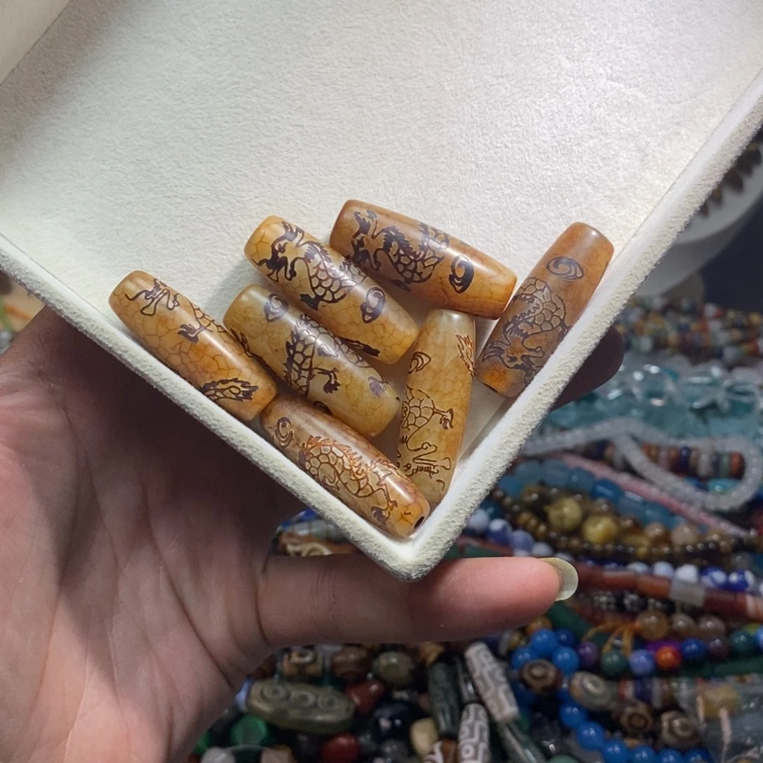 石英质玉未镶嵌，2颗龙纹天珠老玛瑙14×39mm，