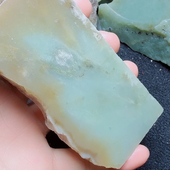 未镶嵌和田玉（糖玉）珠宝半成品