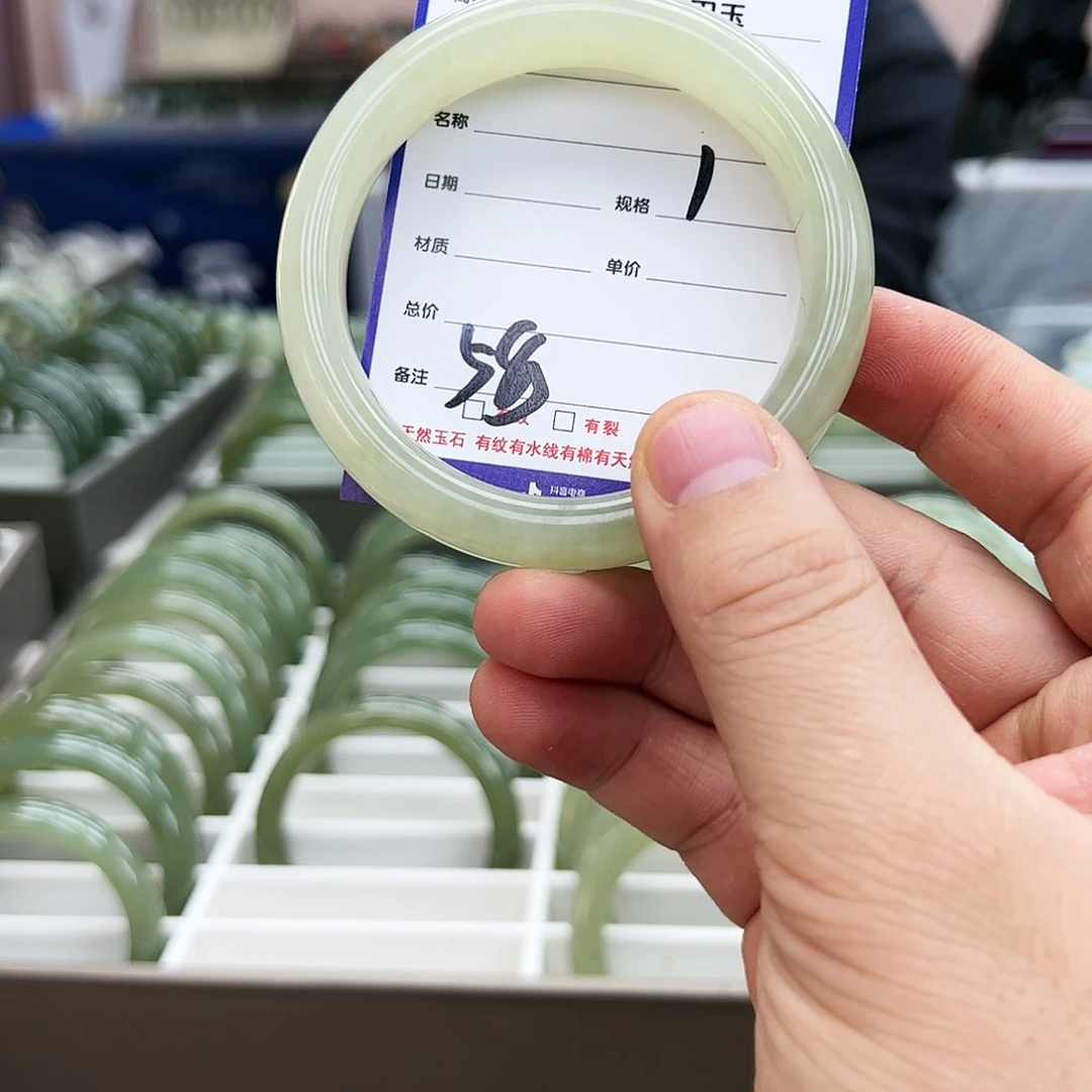 和田玉手镯未镶嵌4