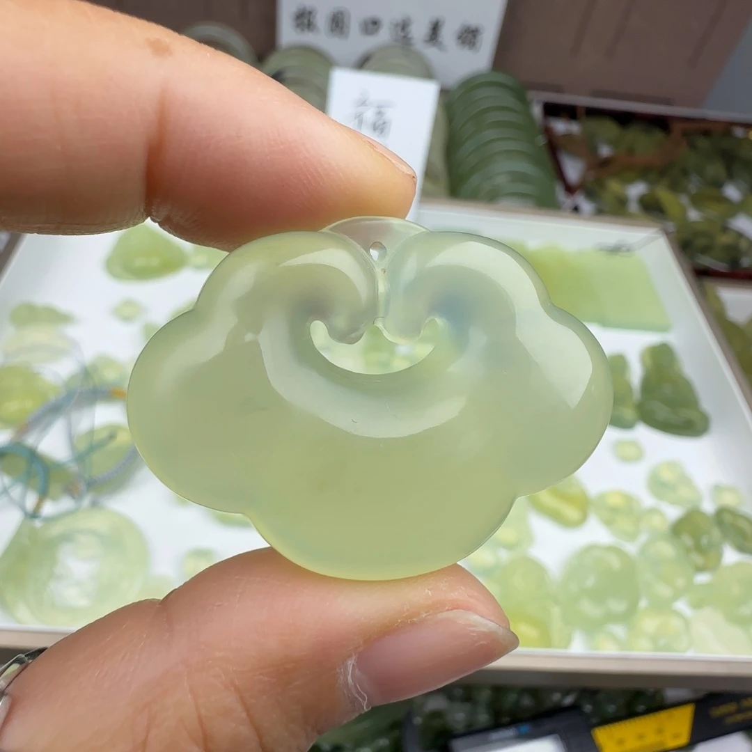 蛇纹石玉未镶嵌颈饰