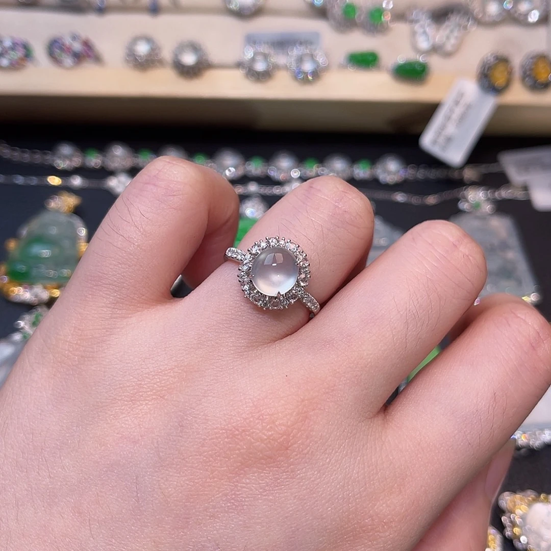 翡翠18K金镶嵌戒指蛋面