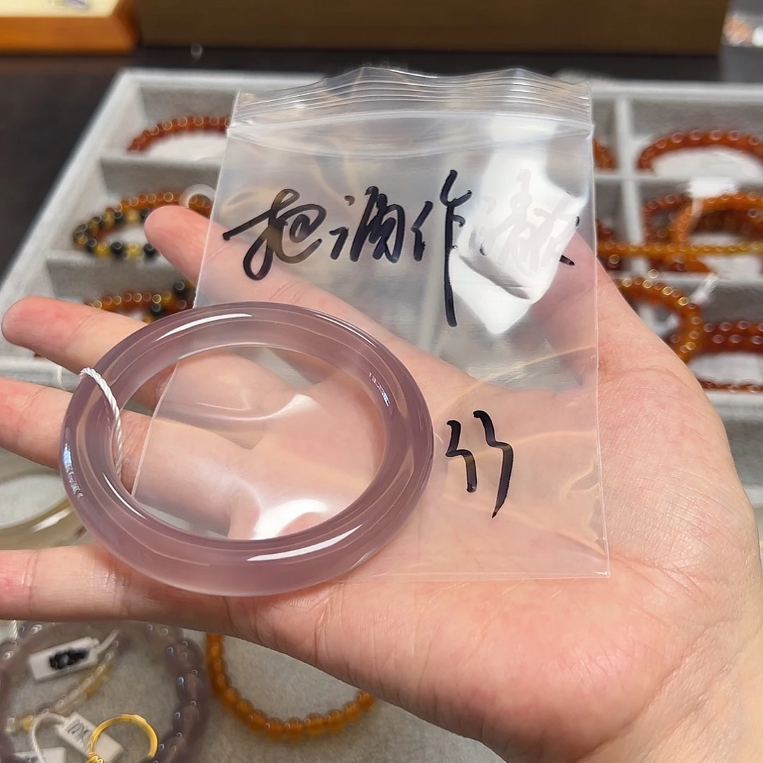 把***欢玛瑙/玉髓未镶嵌珠宝半成品
