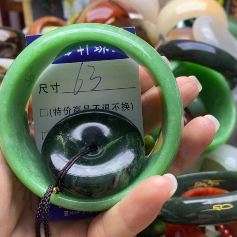 未镶嵌手镯石英质玉