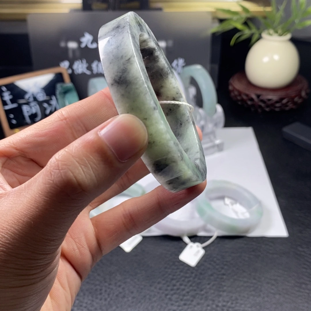 未镶嵌手镯定制翡翠