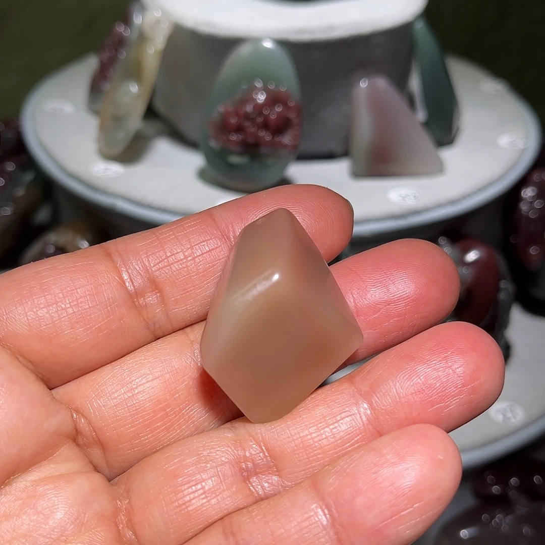 玛瑙/玉髓未镶嵌颈饰菱形吊坠