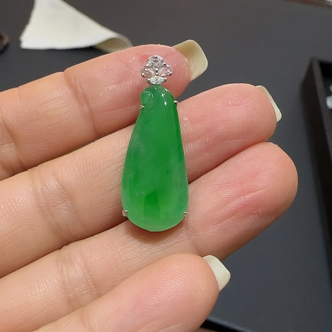 翡翠颈饰18K金镶嵌福瓜