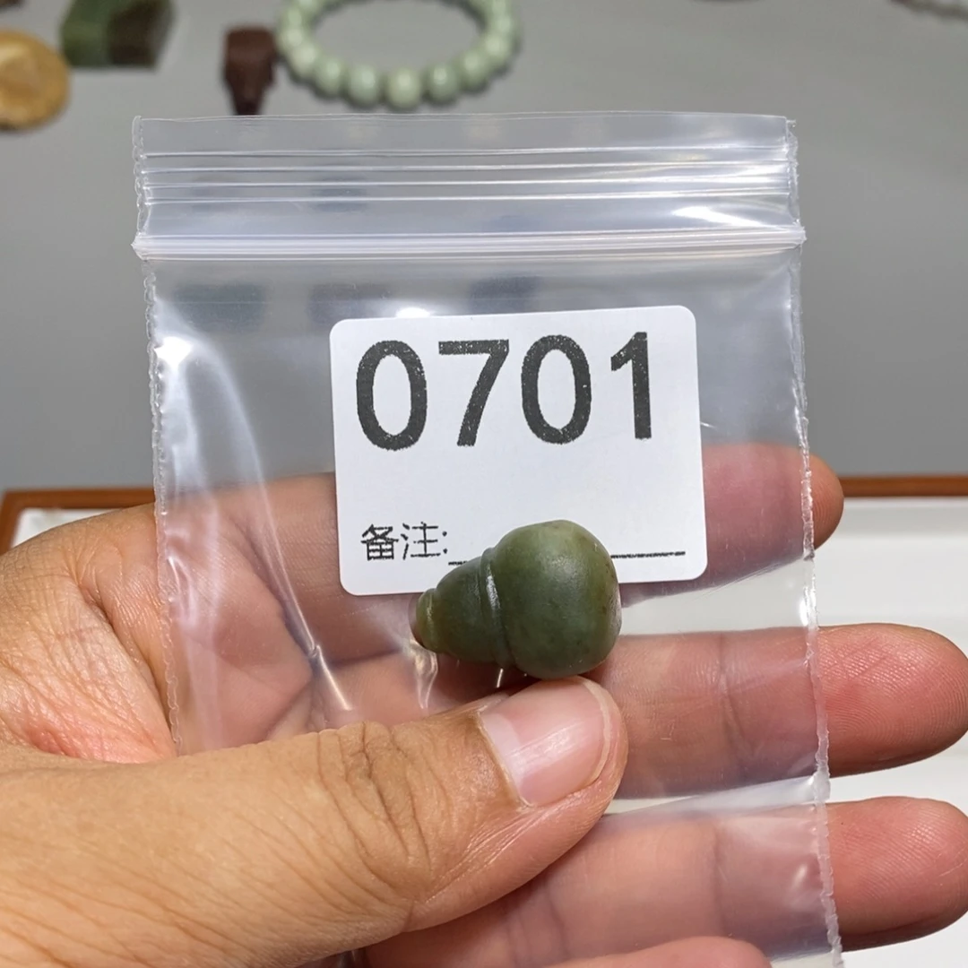 颈饰未镶嵌透闪石质玉越***!