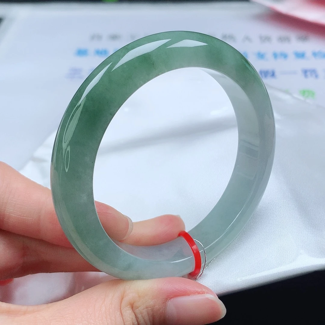 翡翠手镯未镶嵌56圈