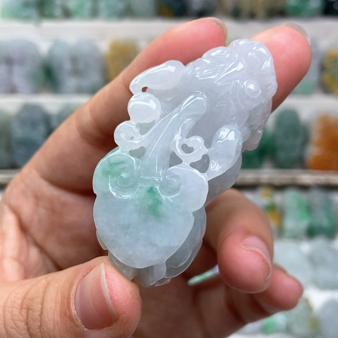 翡翠未镶嵌吊坠(赠链)