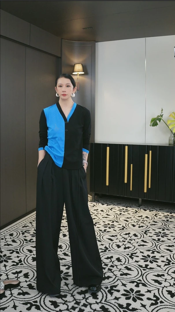 UWS2508020秋季设计师拼接长袖v领上衣气质休闲