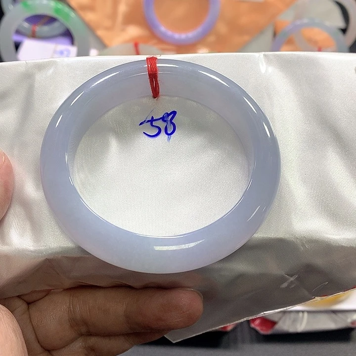 翡翠手镯未镶嵌翡翠