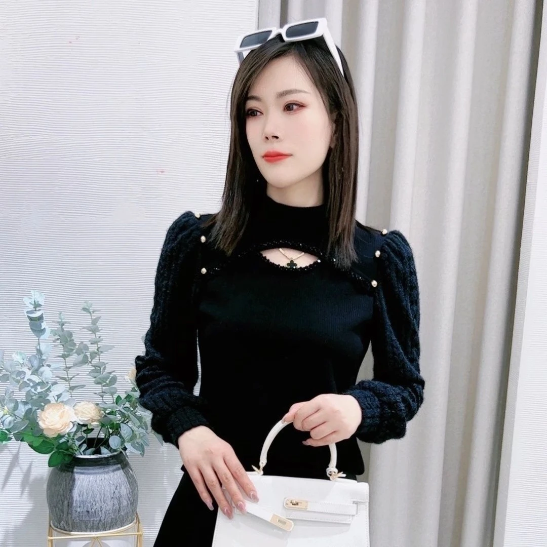 2024女秋冬新款半高领镂空针织打底衫时尚洋气百搭减龄上衣设计感