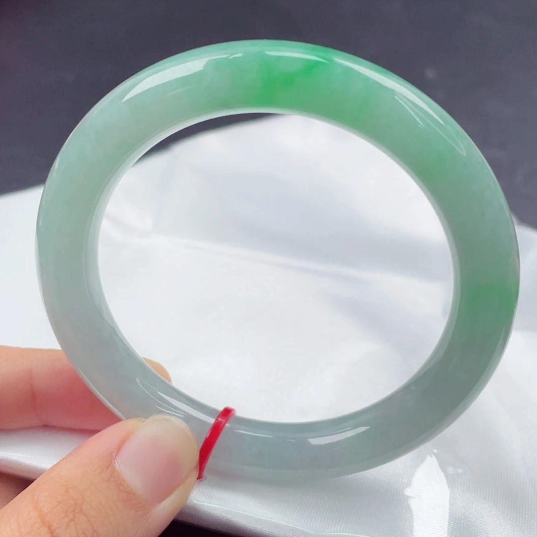 翡翠未镶嵌手镯（圆镯）5556圈