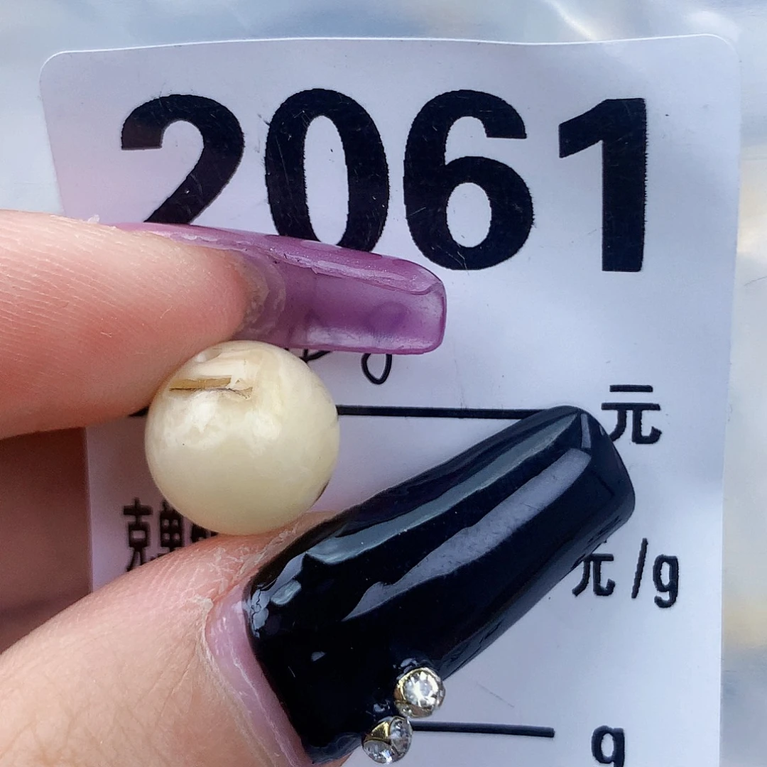 琥珀未镶嵌珠宝奇石11.5特色