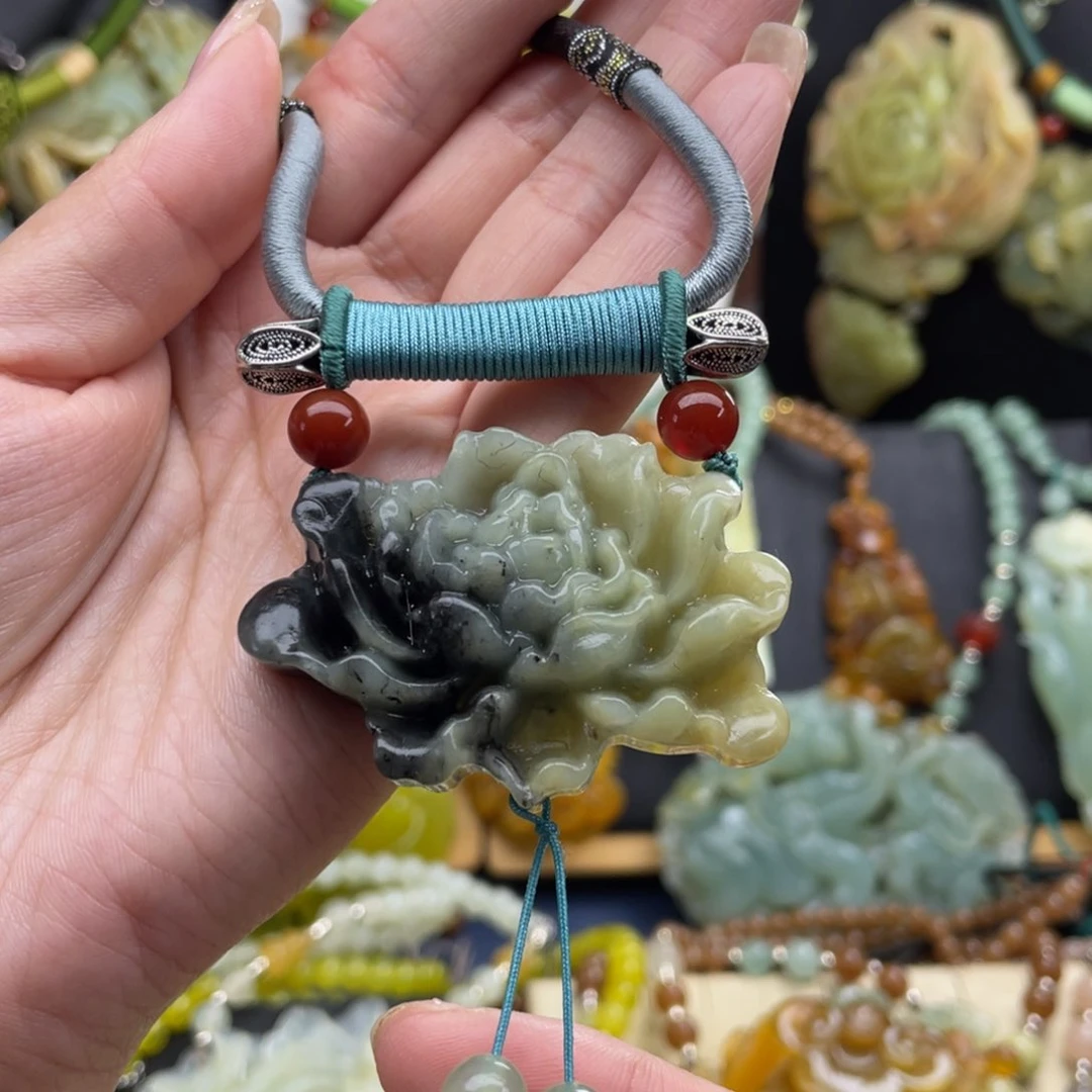 蛇纹石玉未镶嵌颈饰