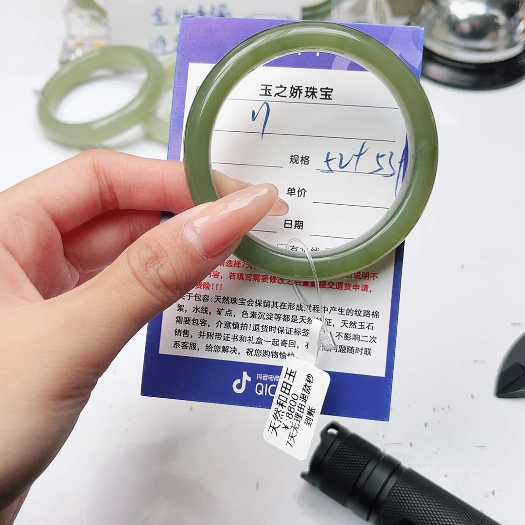 和田玉未镶嵌手镯