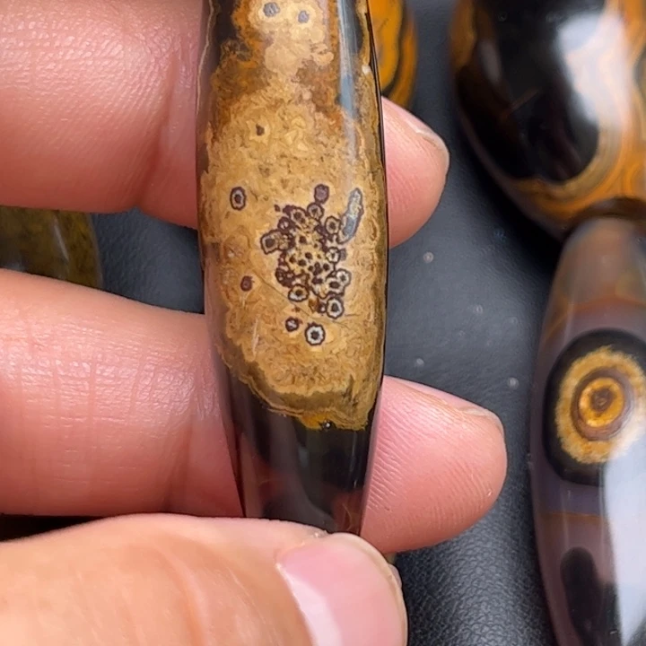 真***运石英岩玉未镶嵌颈饰