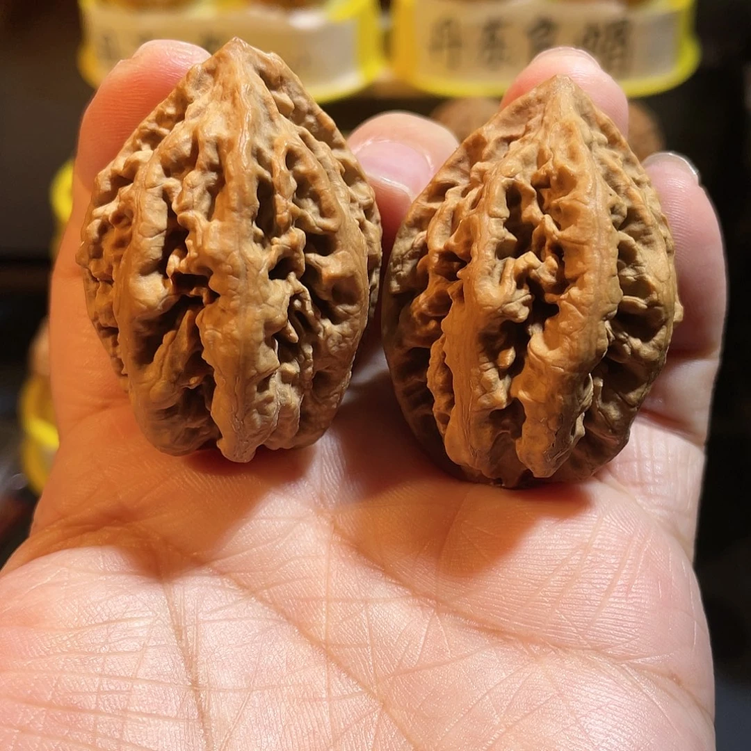 吊坠文玩核桃滚龙纹