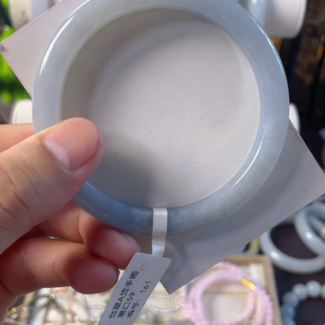翡翠手镯未镶嵌翡翠