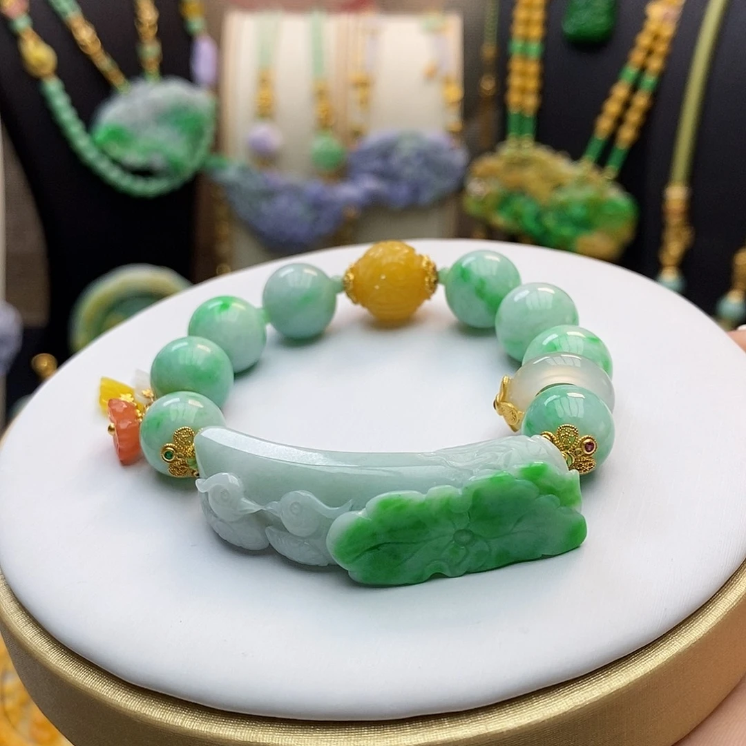 翡翠颈饰未镶嵌天然