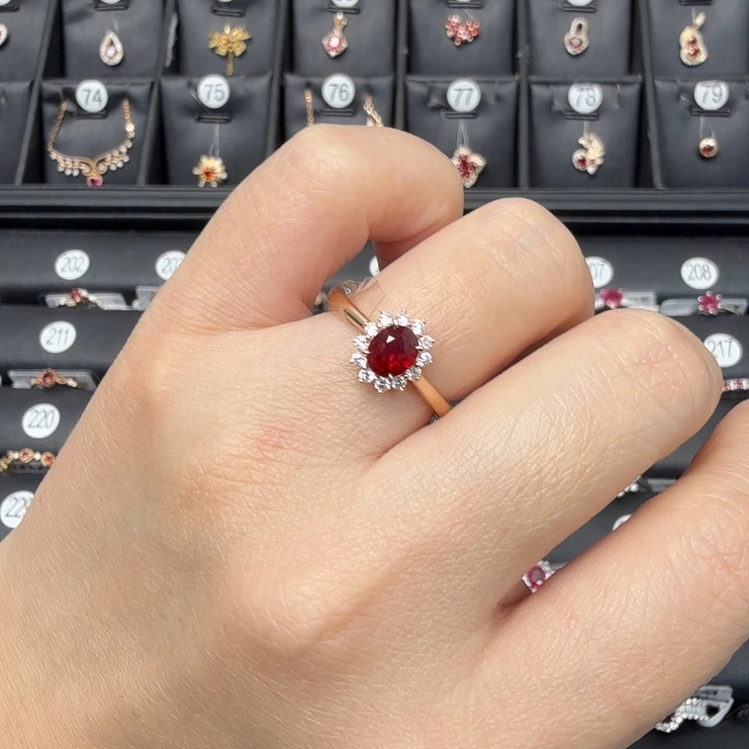 戒指18K金镶嵌红宝石经典戴妃1.03
