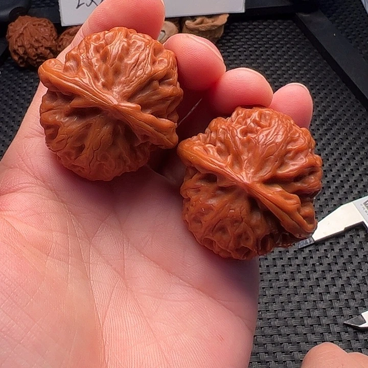 文玩核桃把件宫灯瑕疵