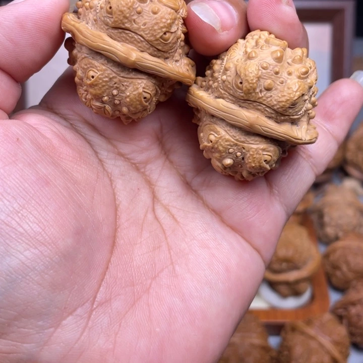 蛤蟆头雕刻的金蟾