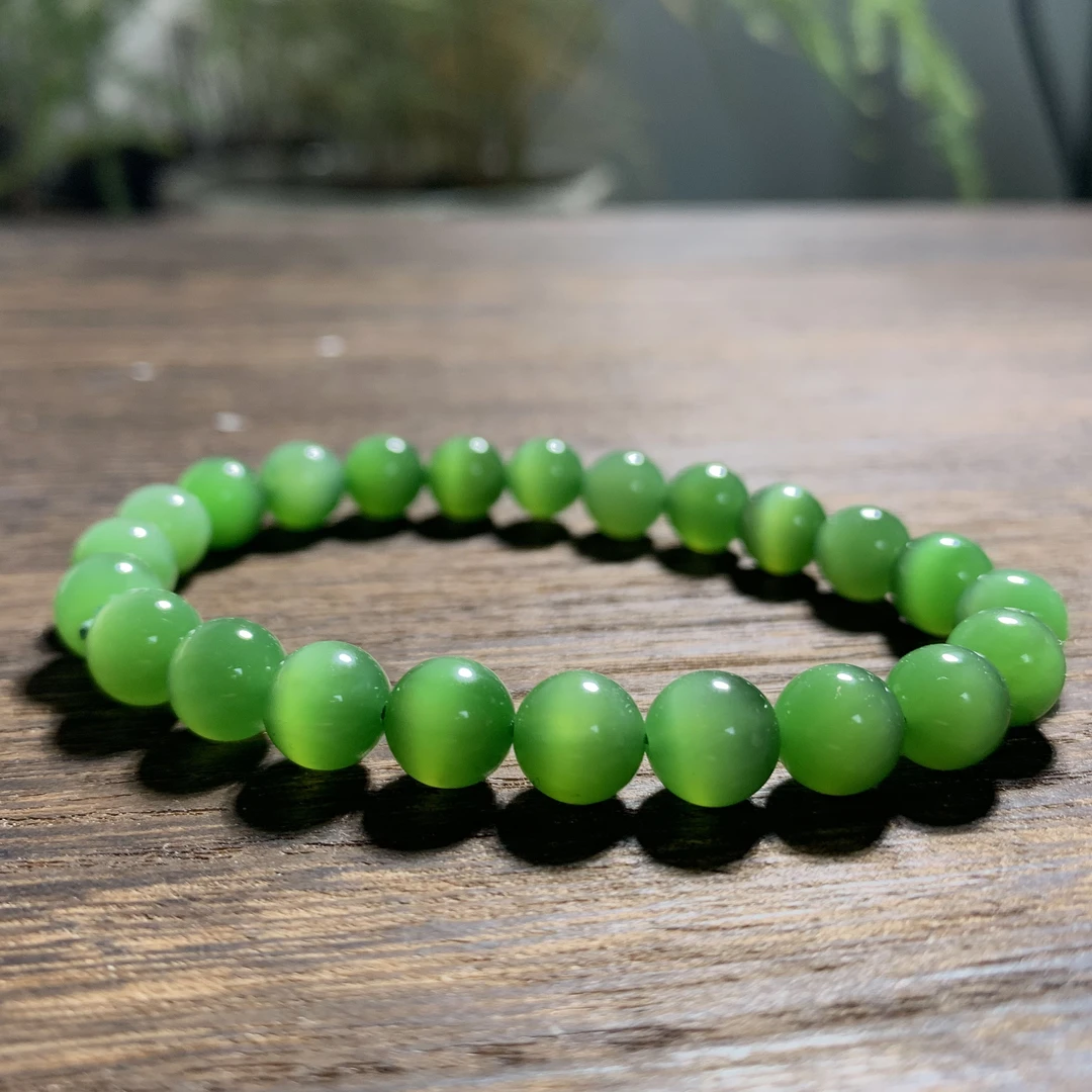 今日心动分享！新入的碧玉猫眼手串，颗颗珠子如翠玉般温润透亮