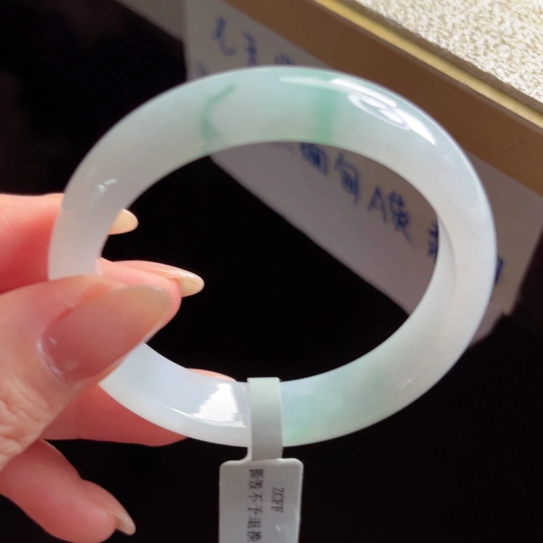 未镶嵌手镯翡翠手镯