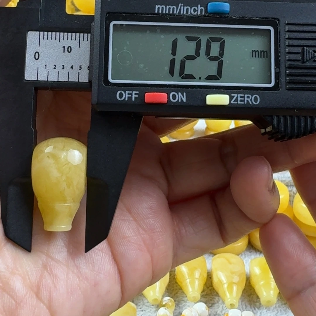 蜜蜡未镶嵌裸石18杂