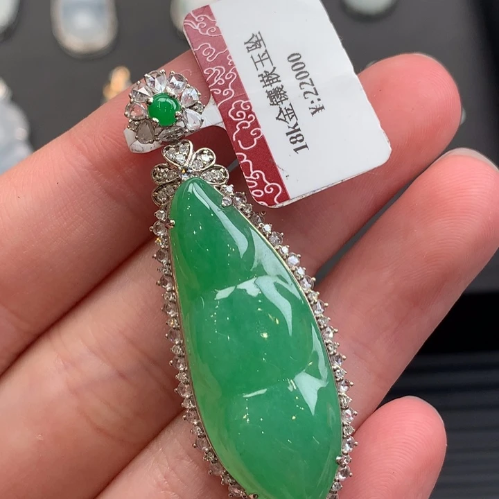 翡翠18K金镶嵌颈饰翡翠