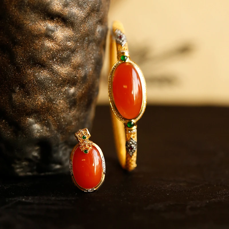 东方俪DOFUNLY【勿拍仅供展示】南红18k金设计款典藏级手镯