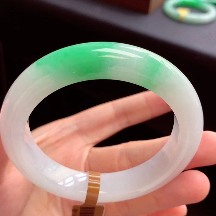 向***葵翡翠手镯（圆镯）未镶嵌