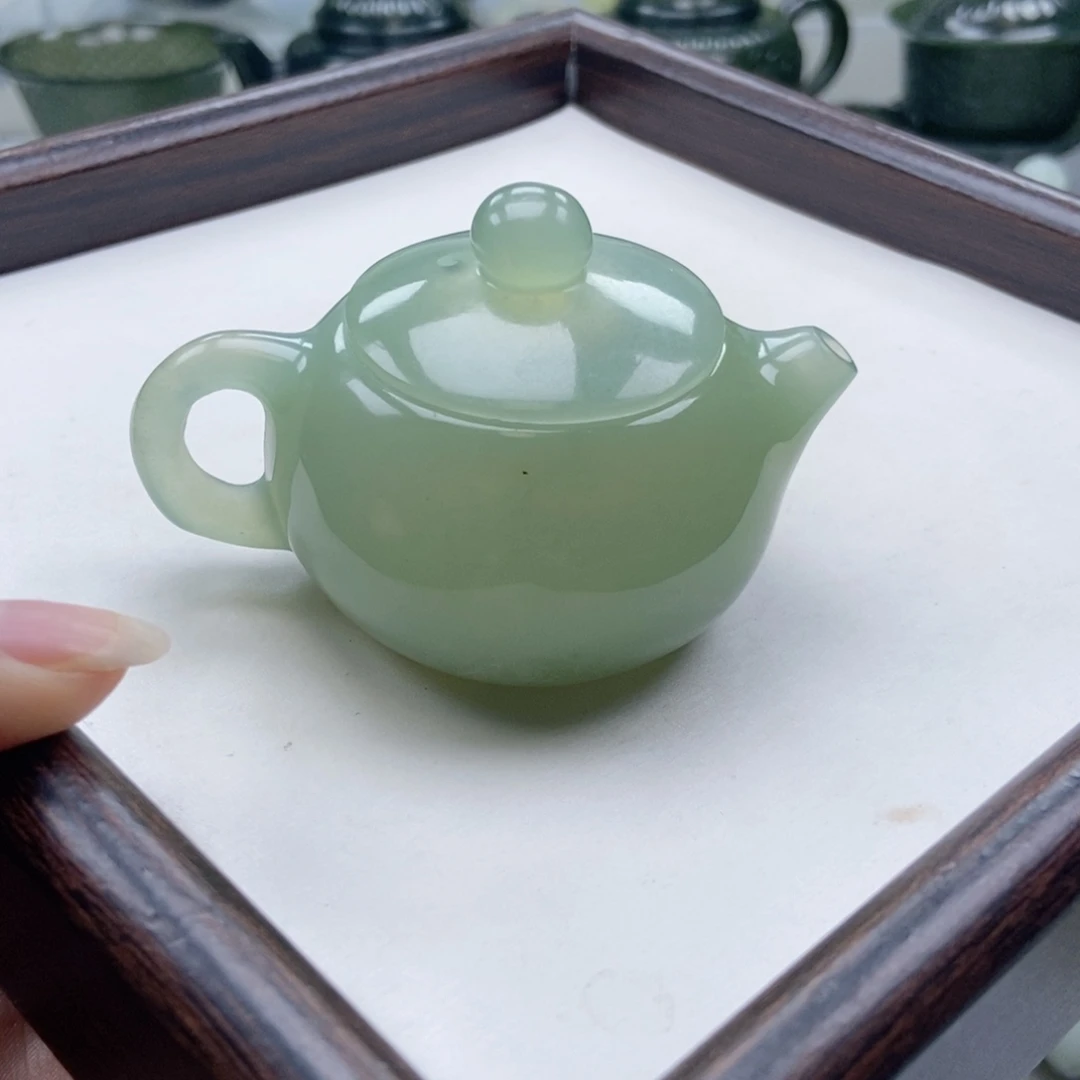 蛇纹石玉未镶嵌壶