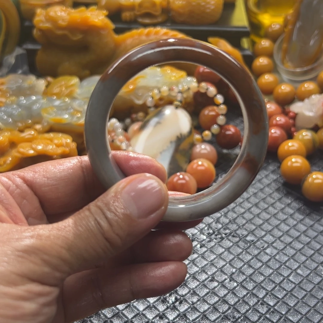石英质玉未镶嵌颈饰