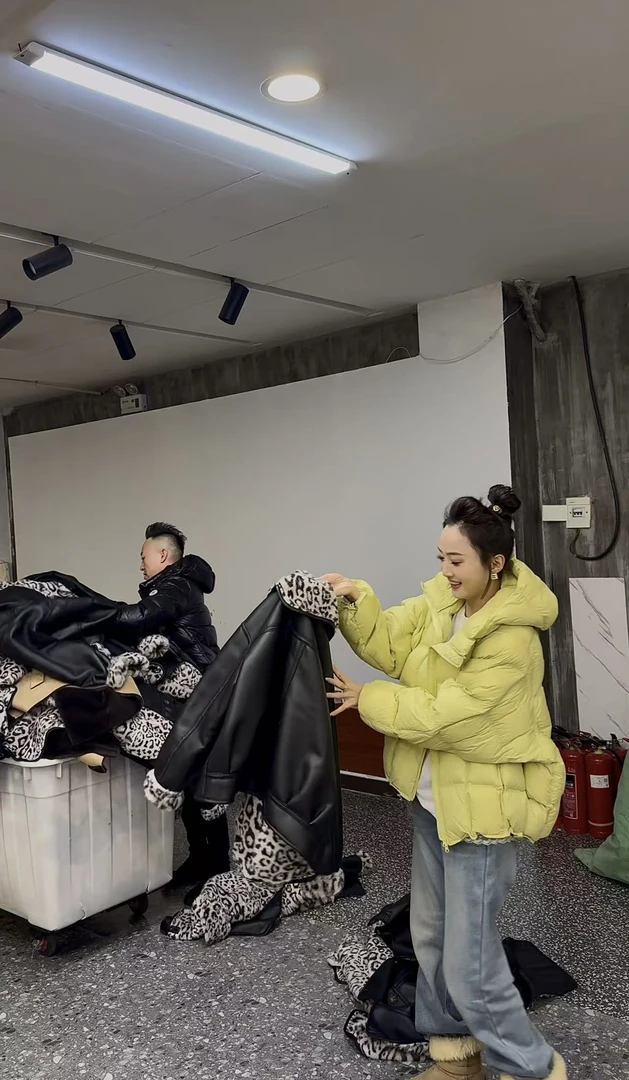 A87233刘梅家新款羽绒服