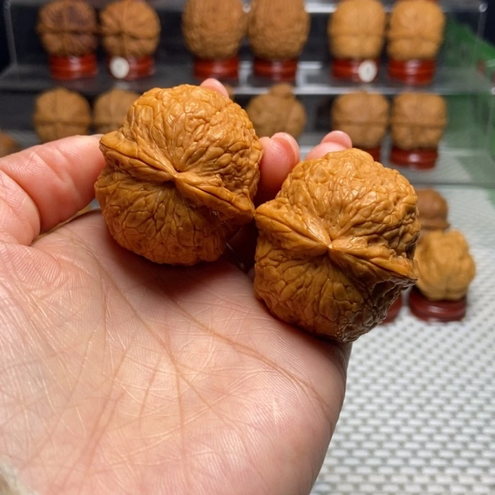 把件文玩核桃16金丝绣球