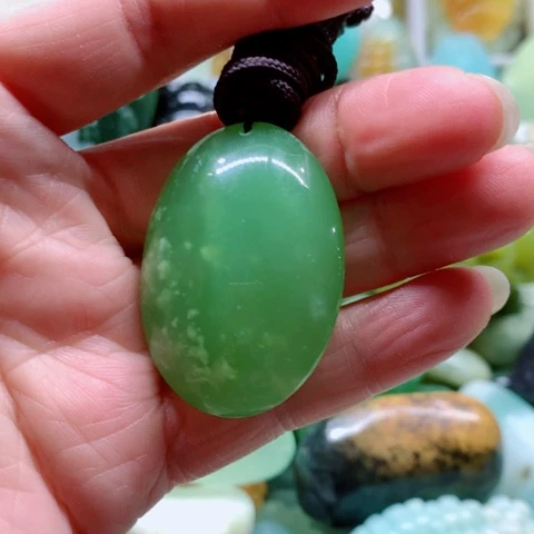 蛇纹石玉未镶嵌挂件