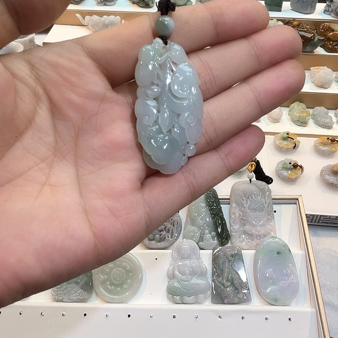 翡翠未镶嵌颈饰挂件