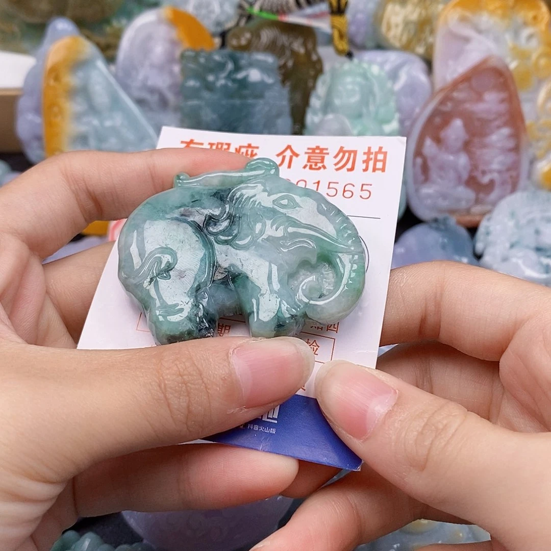 吊坠(不含链)未镶嵌翡翠