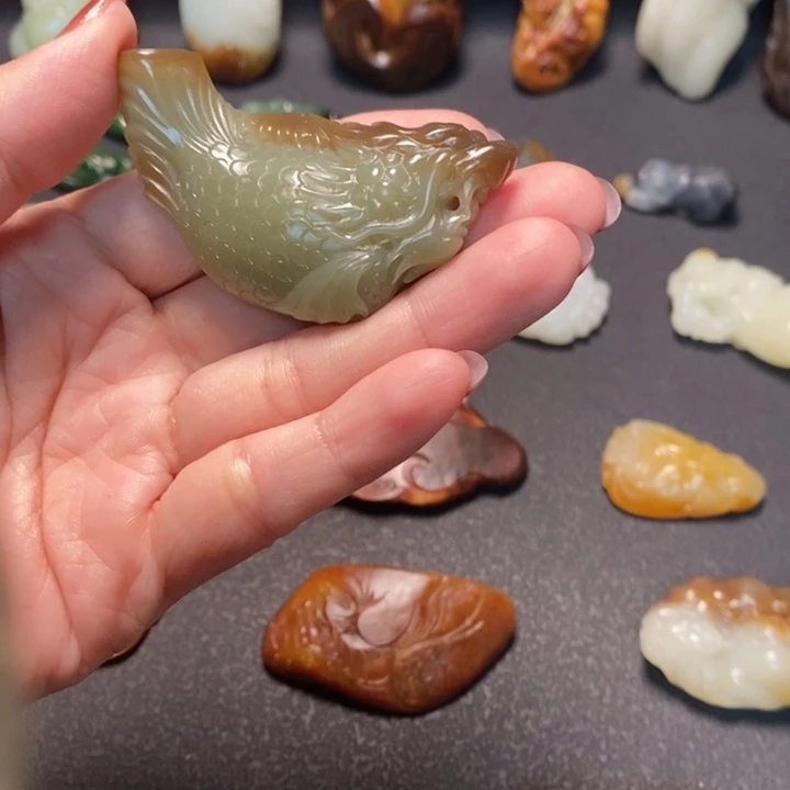 和田玉未镶嵌颈饰