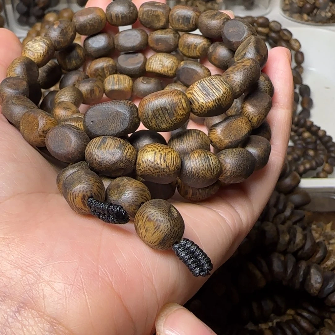 依***兰沉香手串多圈高油留疤绿奇楠老料42克