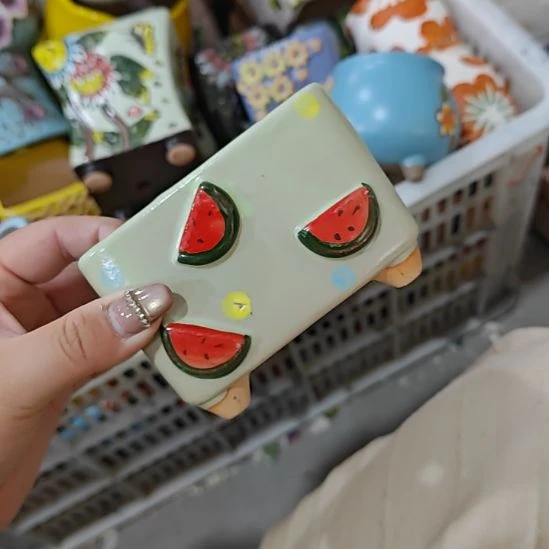 当场拍满15元发货不凑不发，花盆盆口不方不圆有针孔黑点是正常的，