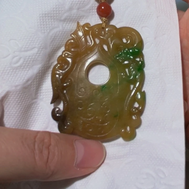 翡翠颈饰未镶嵌玉*