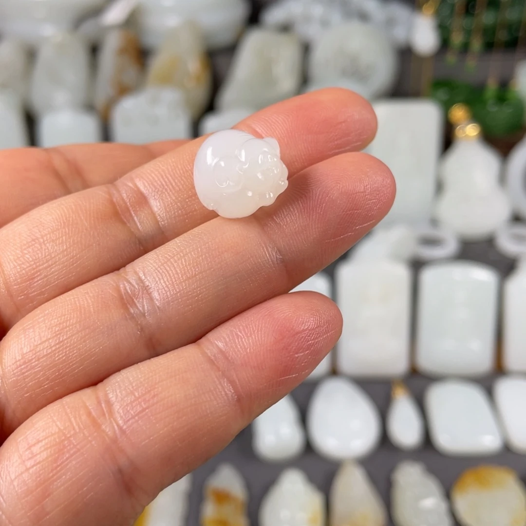 和田玉颈饰未镶嵌想**好